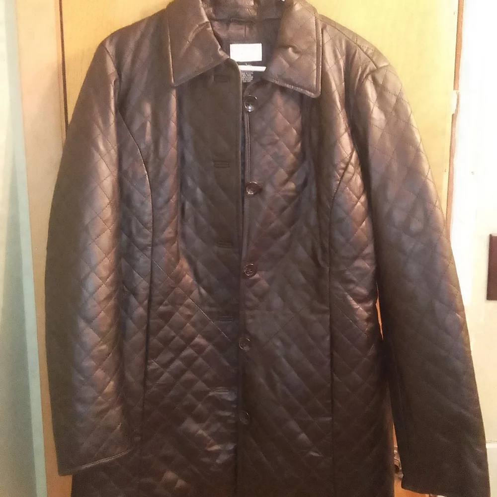Neiman‎ Marcus Black Quilted Trench Coat
